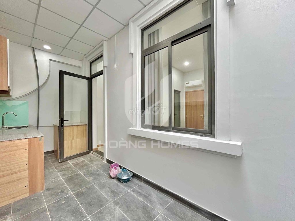 Rent room right away from lkeview City, P. District 2 square.