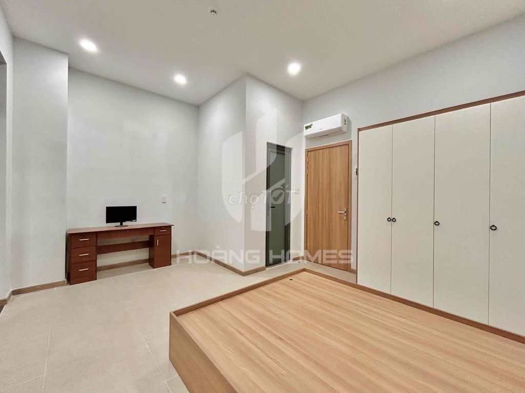 Rent room right away from lkeview City, P. District 2 square.