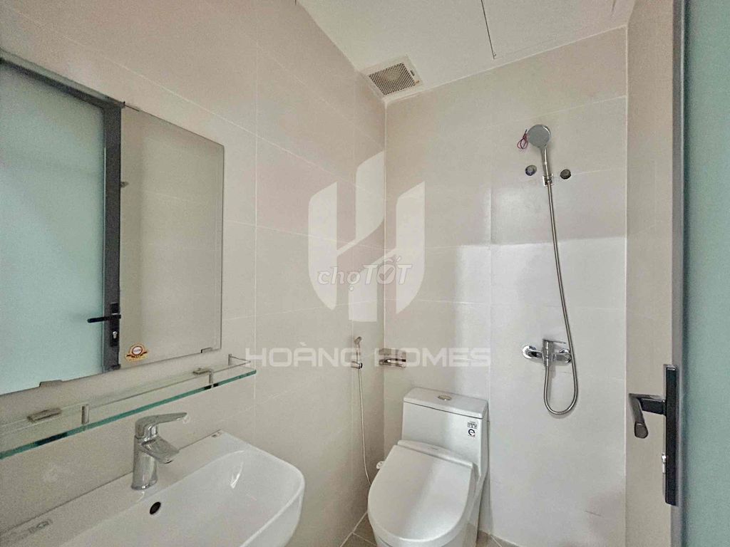 Rent room right away from lkeview City, P. District 2 square.