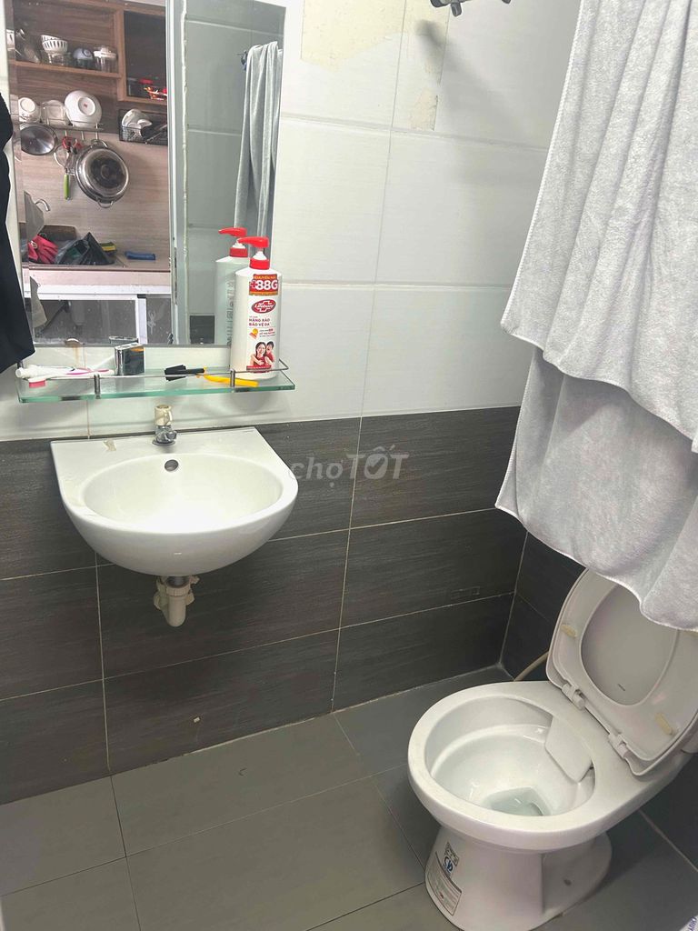 4 balls of Studio Windows Near kcx,ufm,nt,tdtu,Que 4,Quine 1