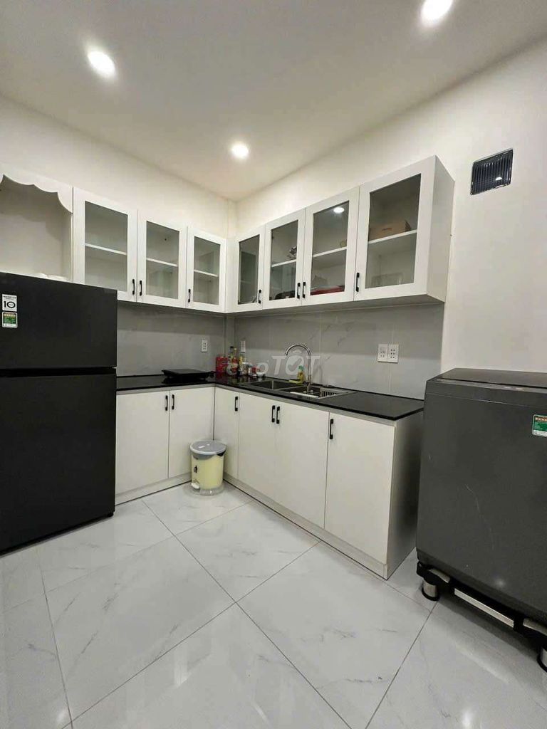 Renting the entire Cô Giang alley, District 1.