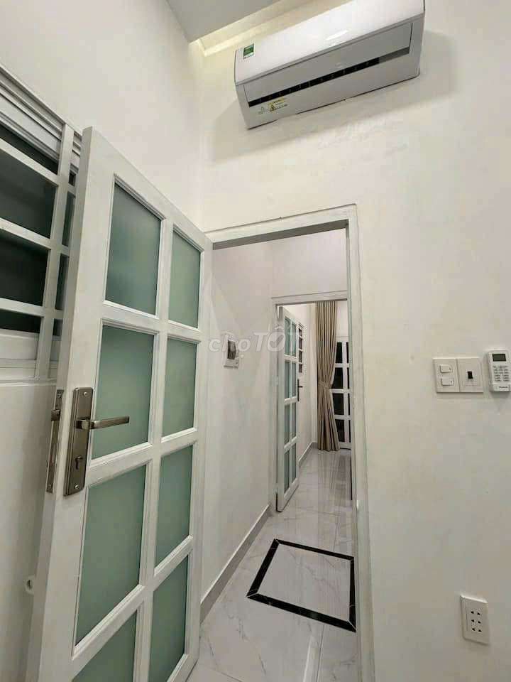 Renting the entire Cô Giang alley, District 1.