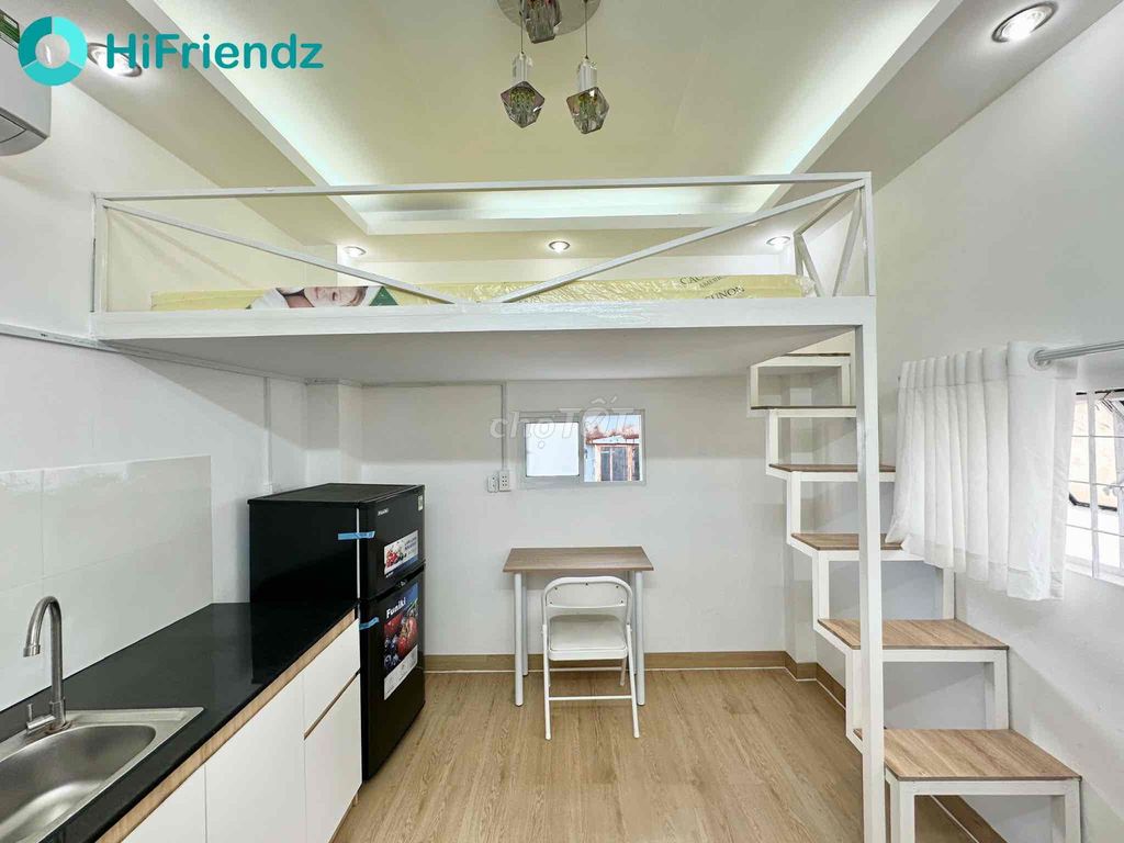 Rent a room with a full interior guard at the District 3 board market.