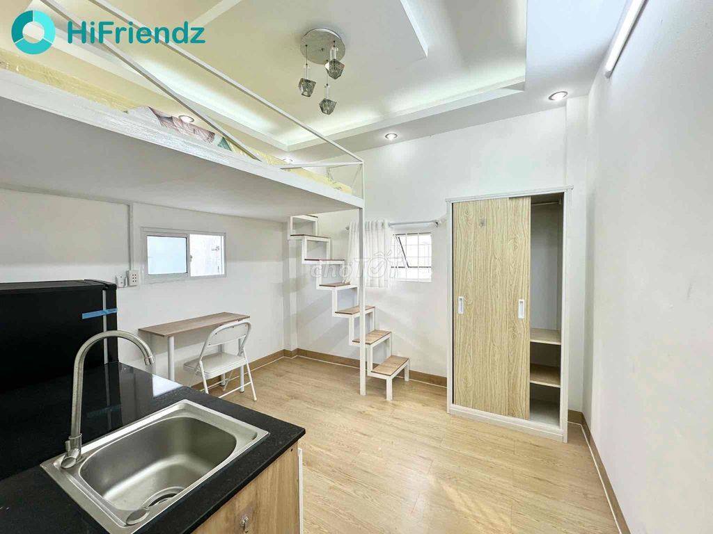 Rent a room with a full interior guard at the District 3 board market.
