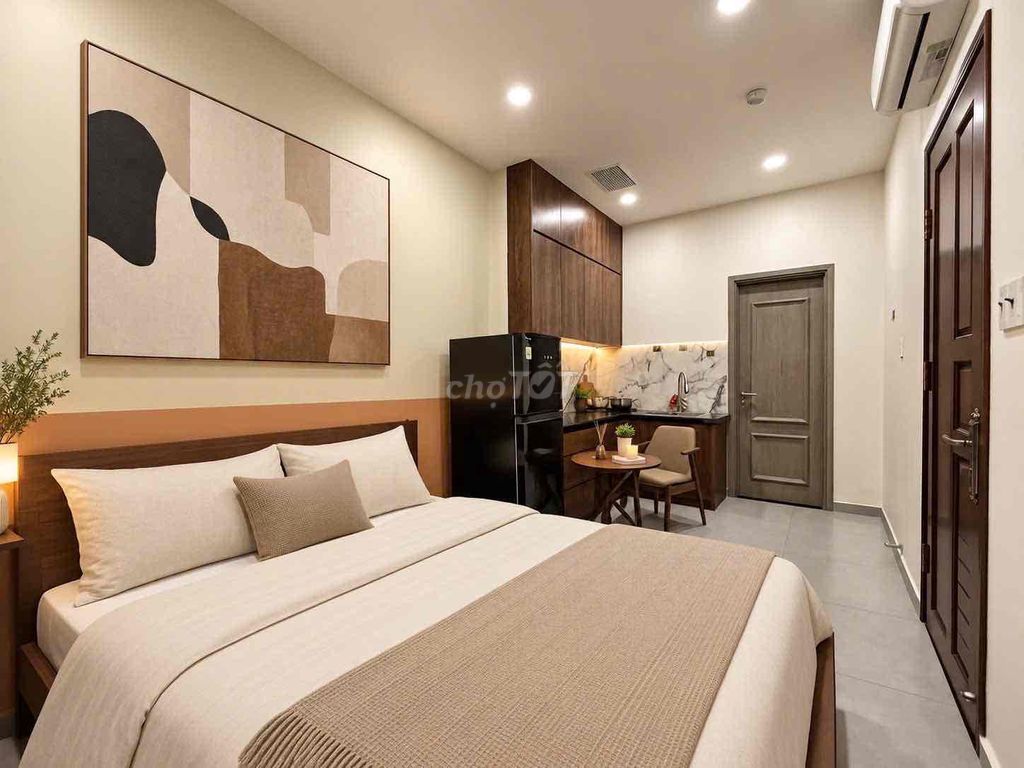 The apartment's clean 30 square feet - elevator - Hùng Vương front, District 5.