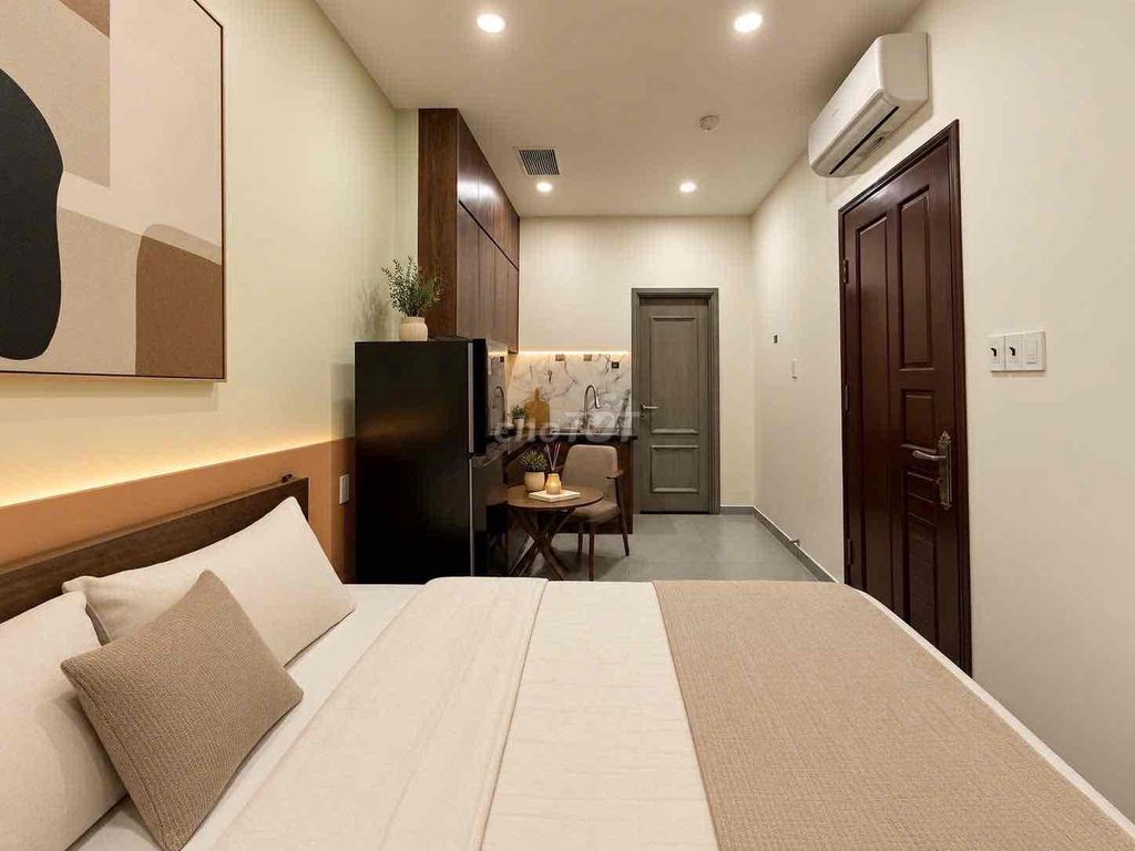 The apartment's clean 30 square feet - elevator - Hùng Vương front, District 5.