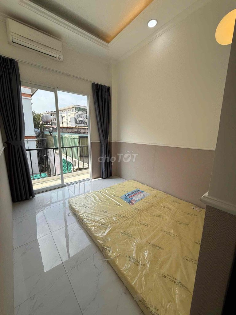 Two balcony bedrooms near the school of literature.