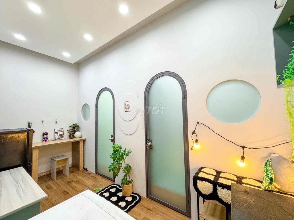 Two bedrooms, one bathroom in Li, free of Car Three.