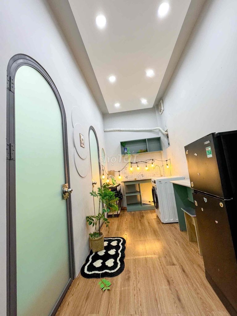 Two bedrooms, one bathroom in Li, free of Car Three.