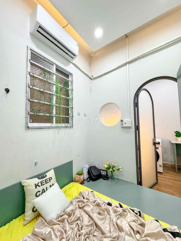 Two bedrooms, one bathroom in Li, free of Car Three.