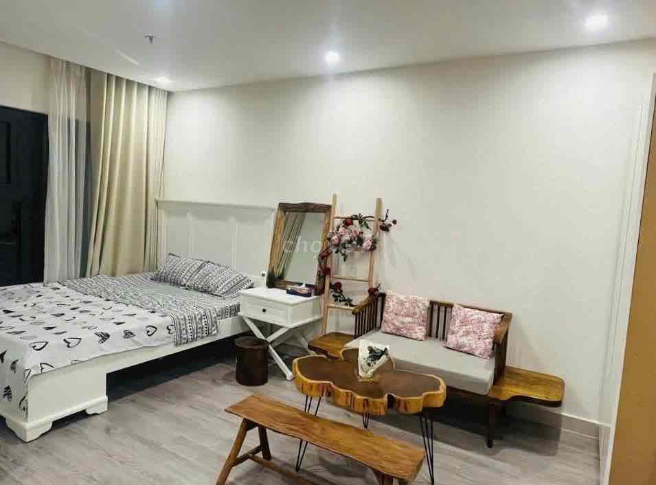 Rent studio full of furniture 6.5 million a month.