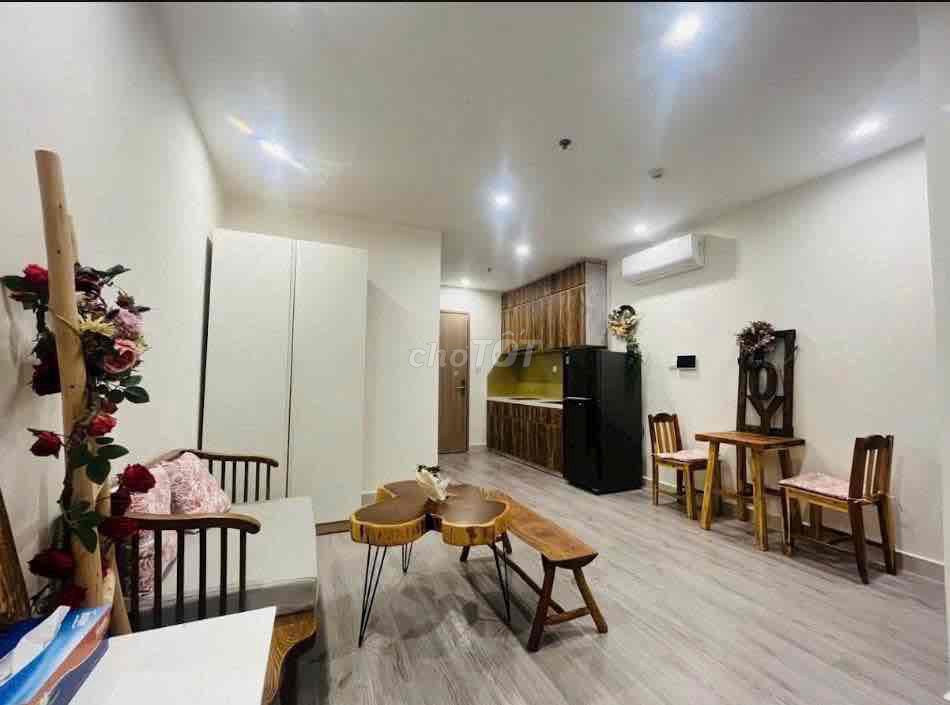 Rent studio full of furniture 6.5 million a month.