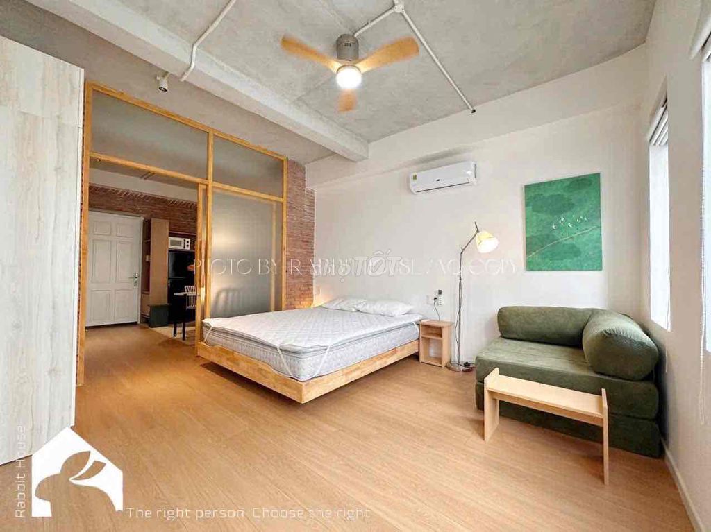 The apartment rents the kitchen 40 meters full of furniture near Phú Nhuận.