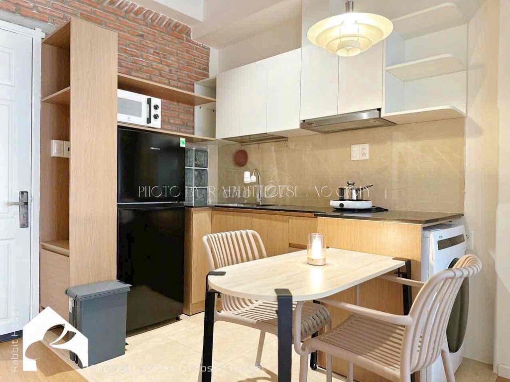 The apartment rents the kitchen 40 meters full of furniture near Phú Nhuận.