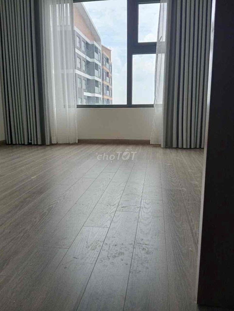 Rent the three Bs10 bedrooms - only nine million a month.