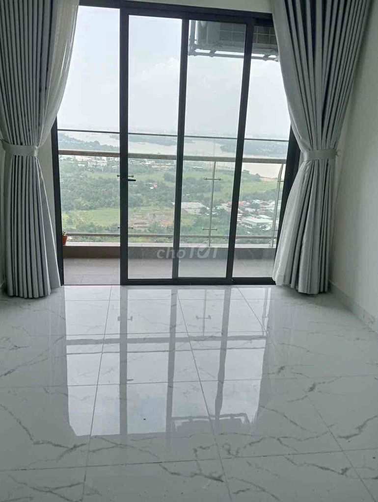 Rent the three Bs10 bedrooms - only nine million a month.
