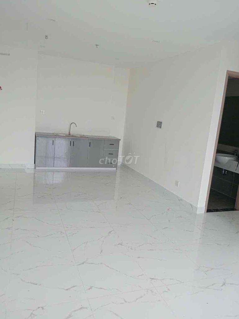 Rent the three Bs10 bedrooms - only nine million a month.