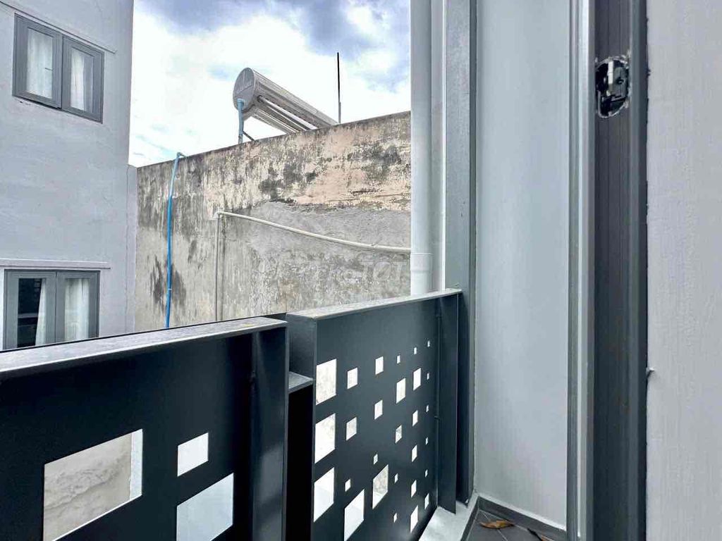 Studio_Balcon apartment_35 m2 is free to move to central districts