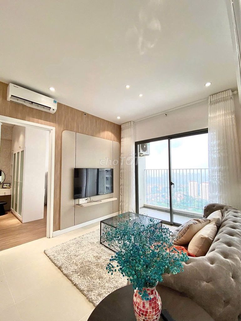 The top three bedroom 8 plus Trường Chinh costs 1.5 million a month.