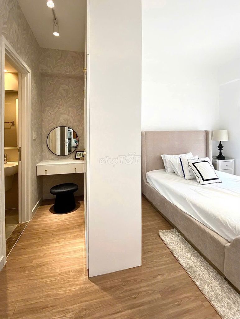 The top three bedroom 8 plus Trường Chinh costs 1.5 million a month.