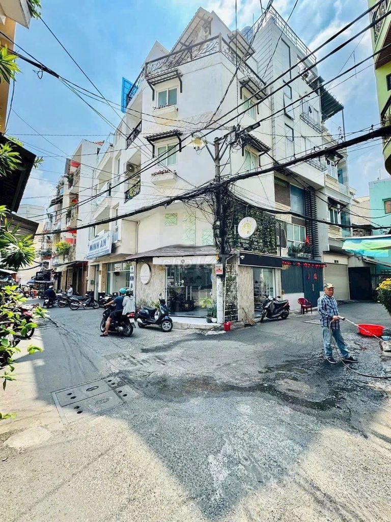 - Phan Đình Phùng 5 X6 M 5 fourth floor bedroom