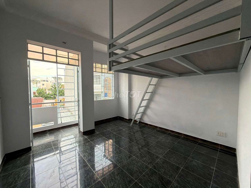 The Gò Vấp hotel is cheap.