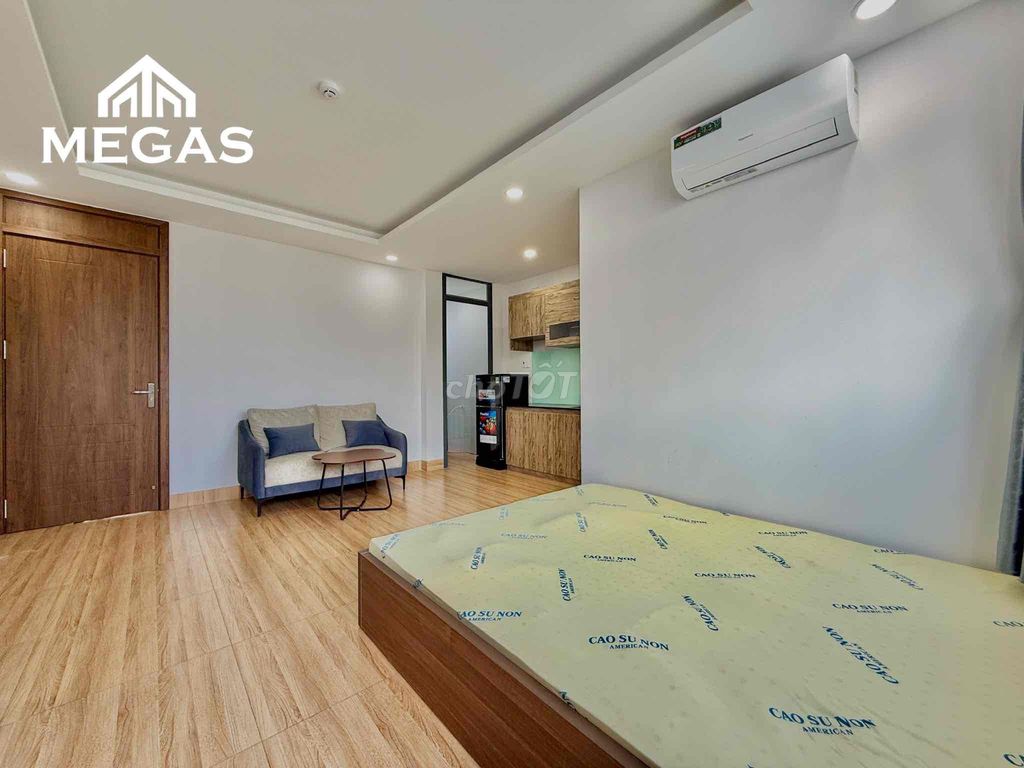 Rent a balcony studio 40 meters wide, right ontte mart Gò Vấp.
