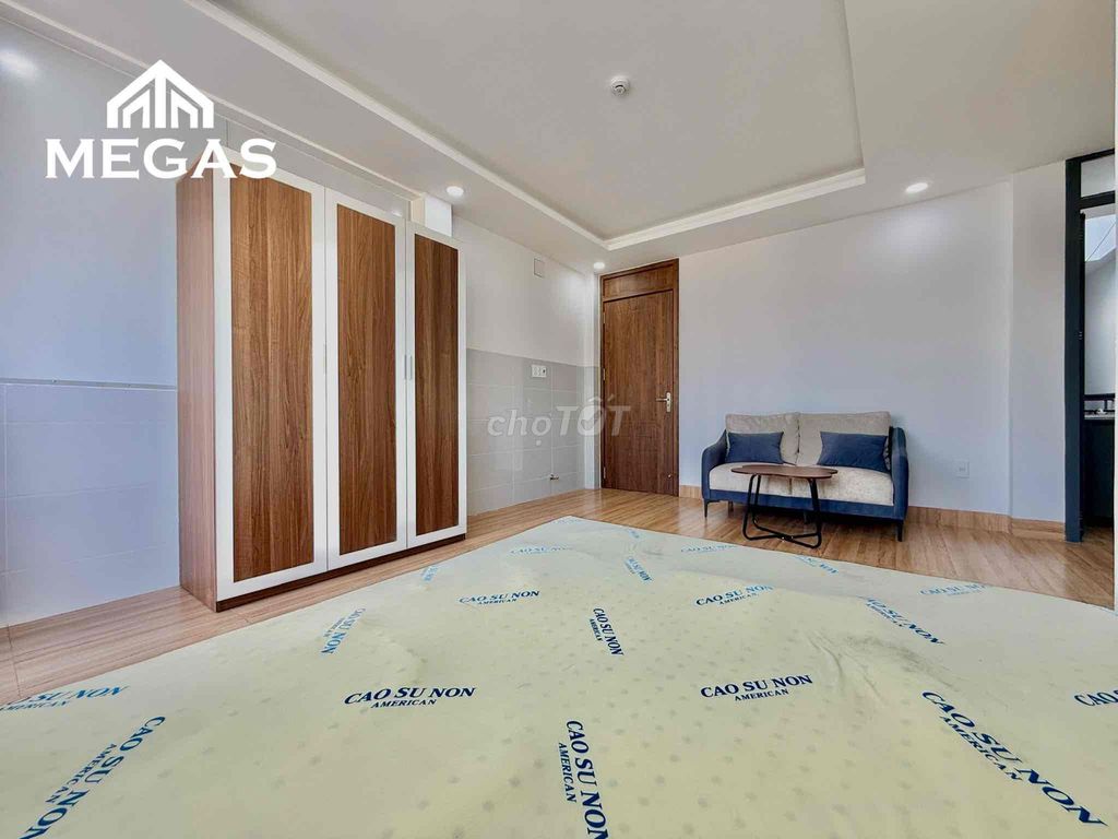 Rent a balcony studio 40 meters wide, right ontte mart Gò Vấp.