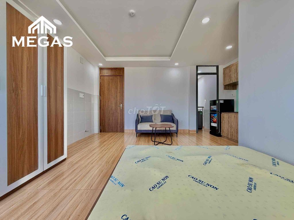 Rent a balcony studio 40 meters wide, right ontte mart Gò Vấp.