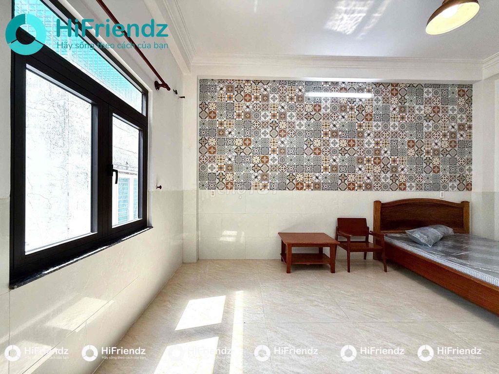 Tell Zhang of the Studio Balcon Services Room - Full interior