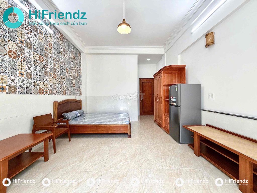 Tell Zhang of the Studio Balcon Services Room - Full interior