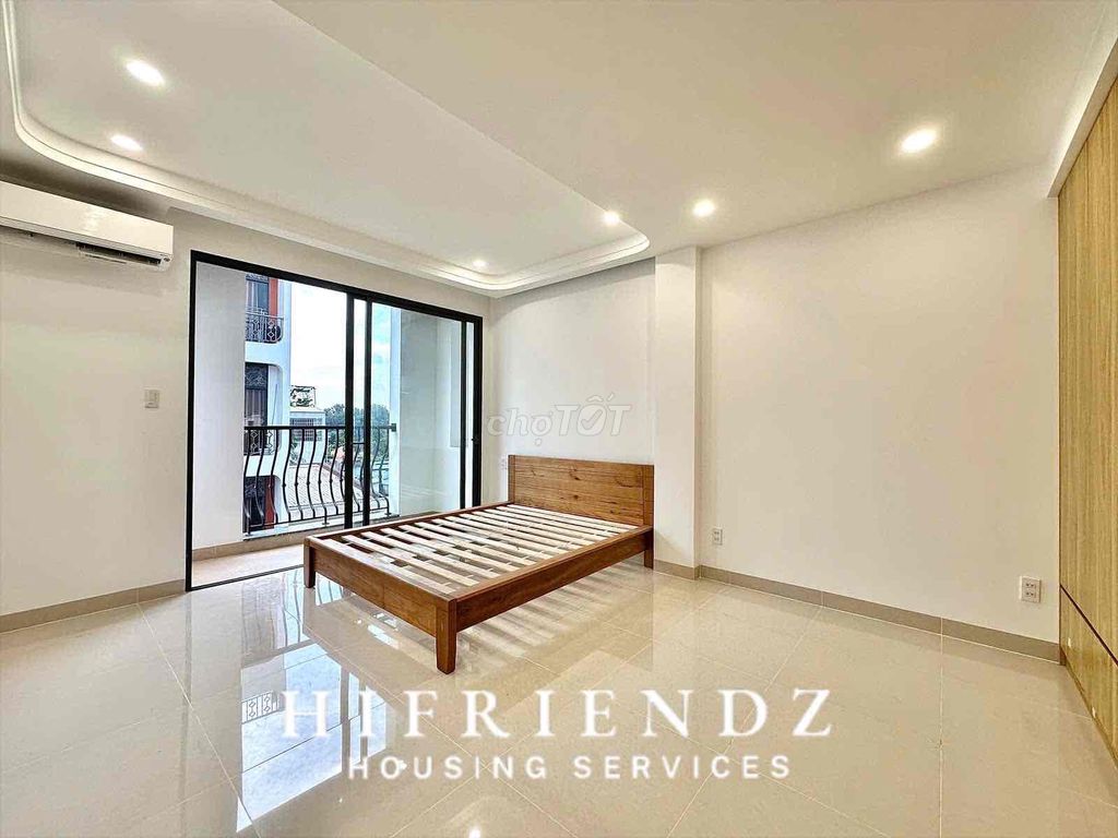 studio 40 M2 balcony full interior near the windy iron bridge