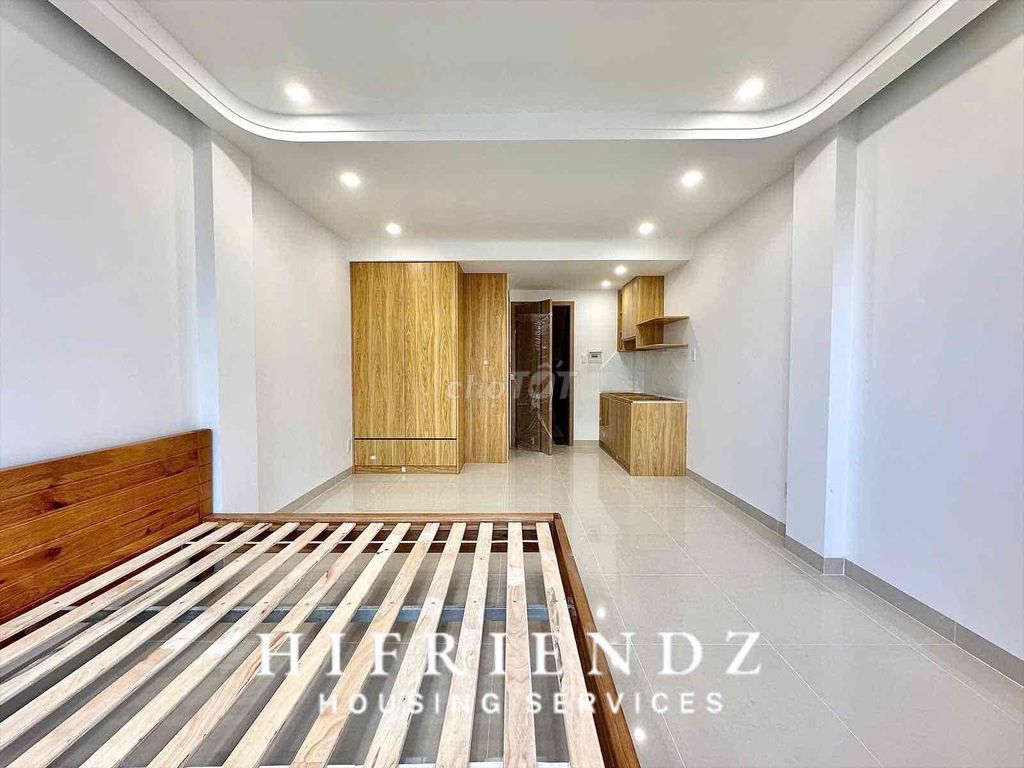 studio 40 M2 balcony full interior near the windy iron bridge