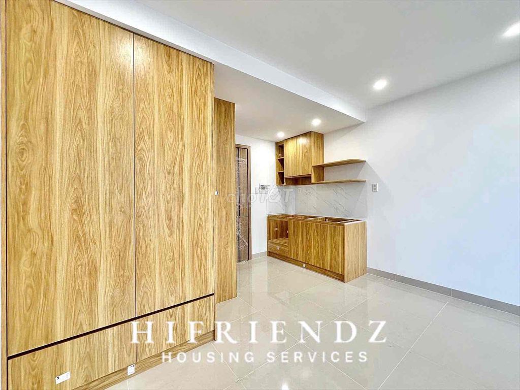 studio 40 M2 balcony full interior near the windy iron bridge