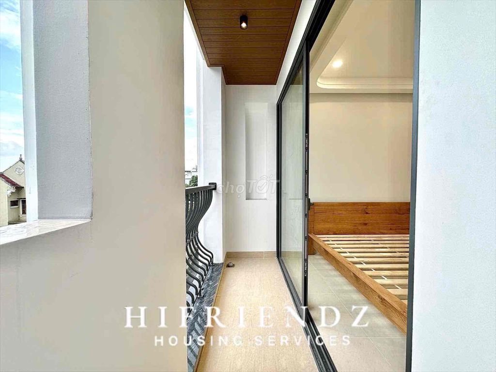 studio 40 M2 balcony full interior near the windy iron bridge
