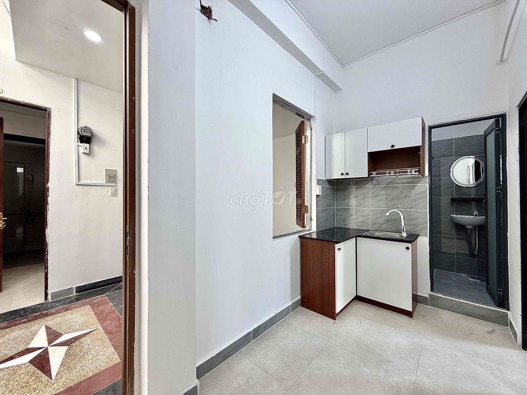 We'll rent two bedrooms. Two air conditionings Dương Quảng Hàm.