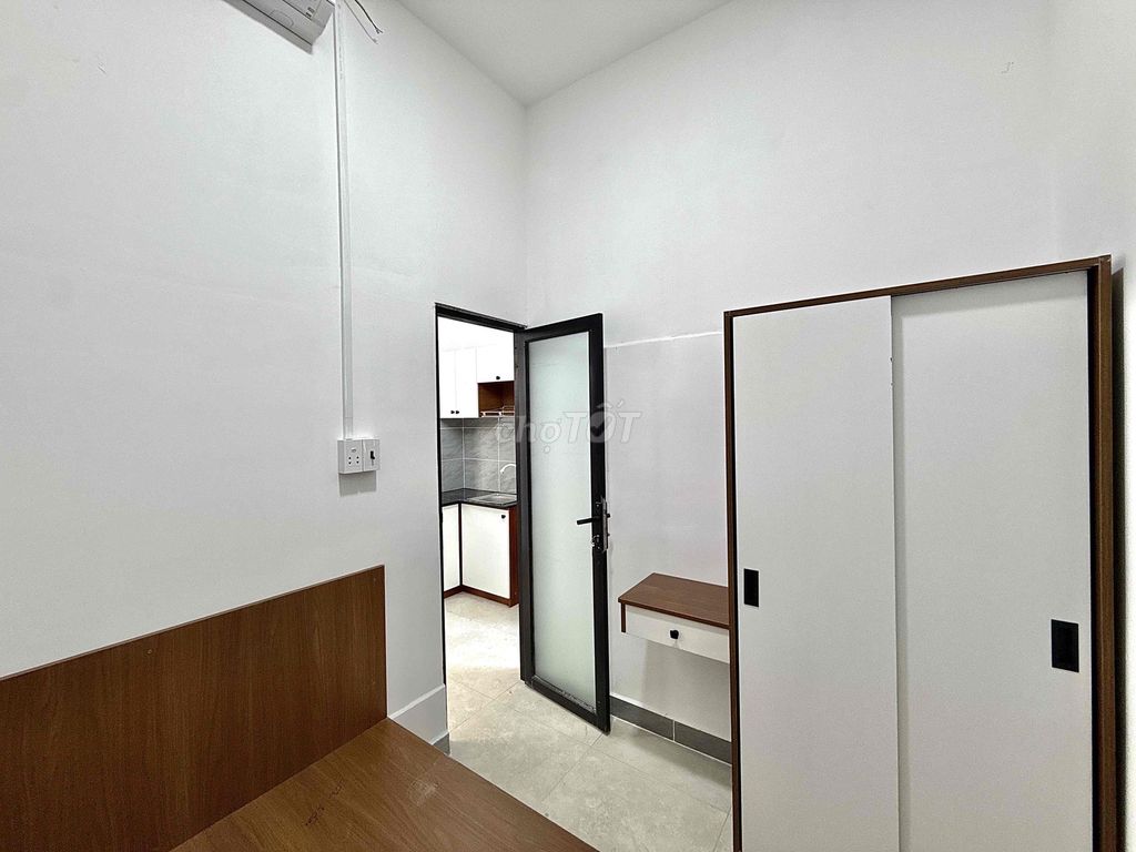 We'll rent two bedrooms. Two air conditionings Dương Quảng Hàm.