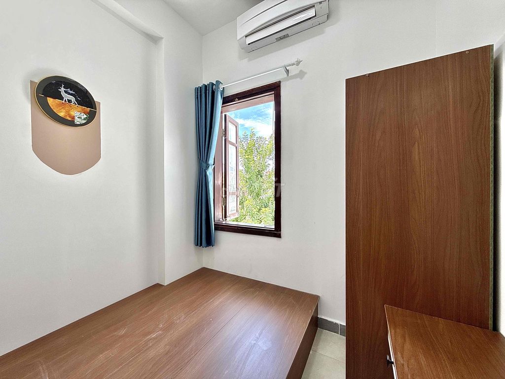 We'll rent two bedrooms. Two air conditionings Dương Quảng Hàm.