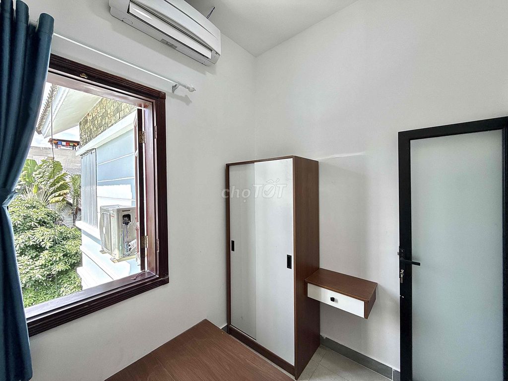 We'll rent two bedrooms. Two air conditionings Dương Quảng Hàm.
