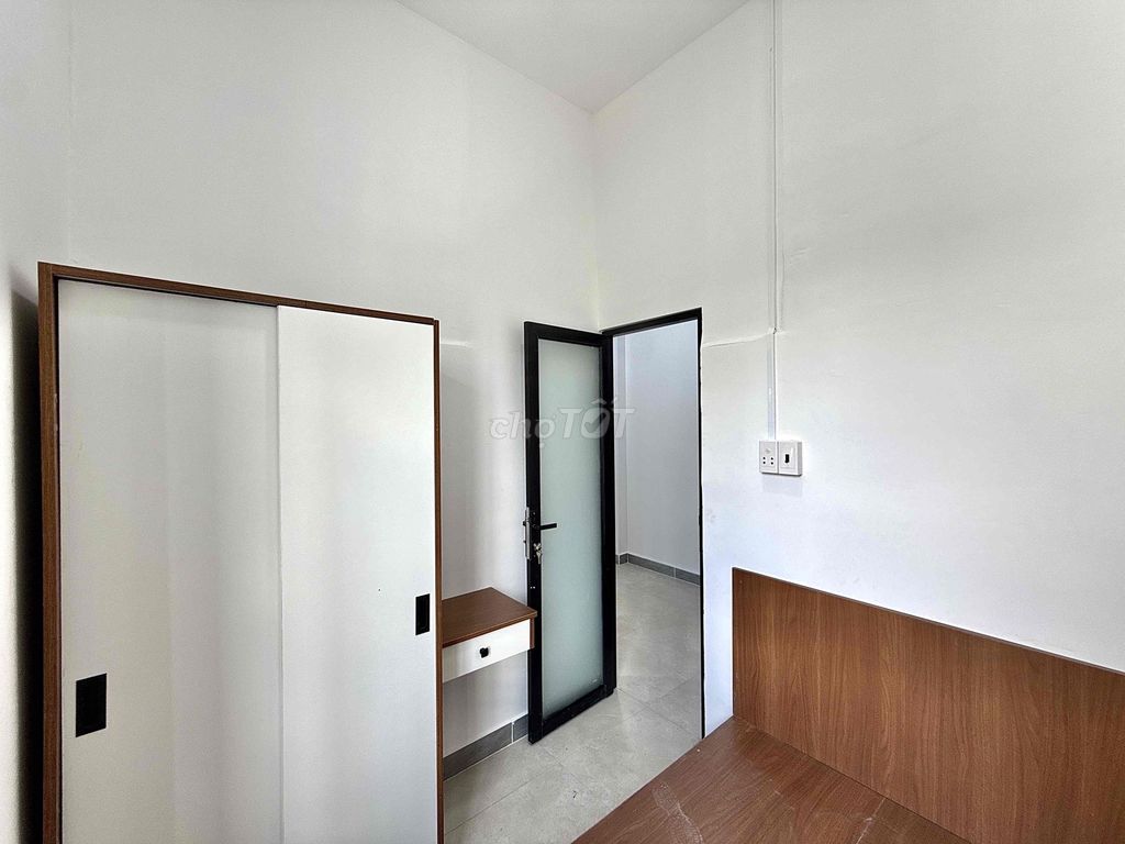 We'll rent two bedrooms. Two air conditionings Dương Quảng Hàm.