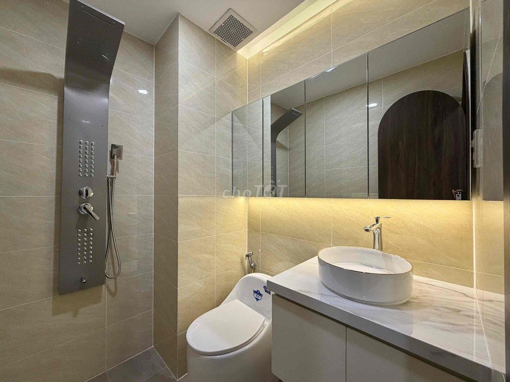 Rent a balcony studio full of furniture, Phan Xích Long profit.