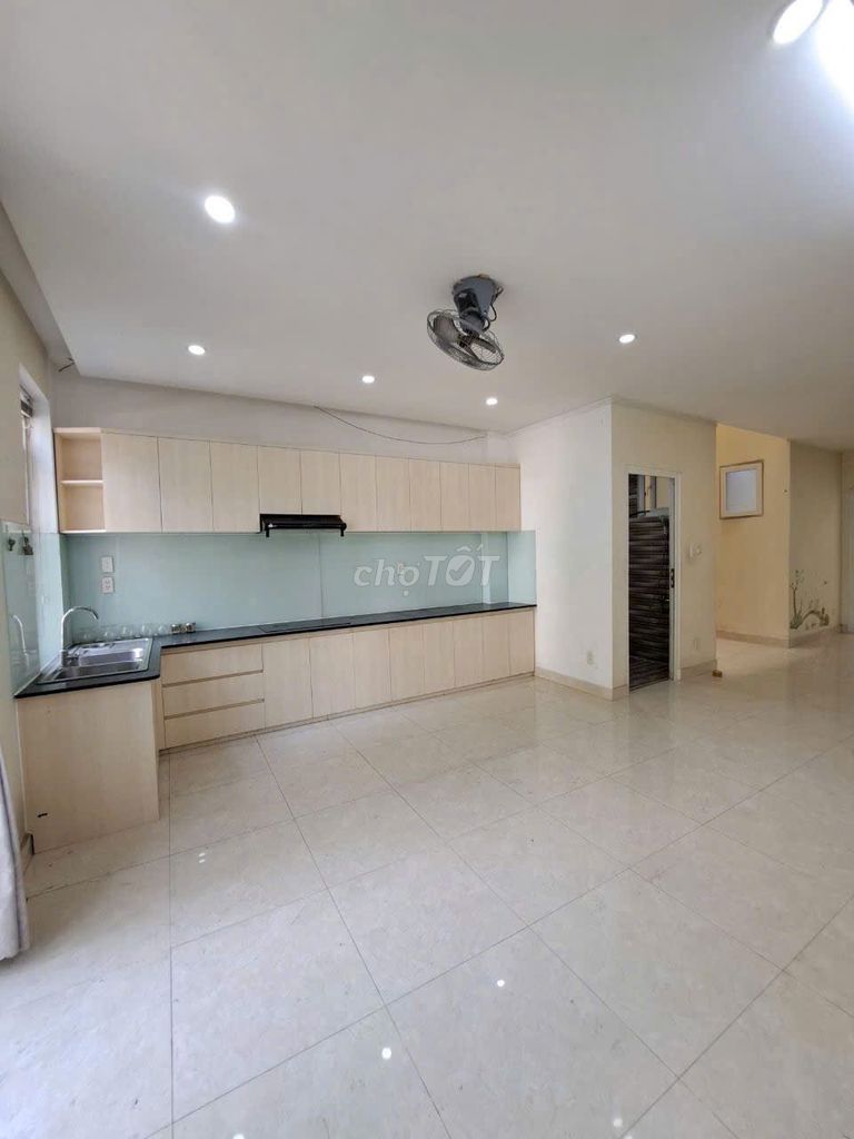 Rent the entire alleyway 80/5 B Trần Quang Diệu, 717 14, District 3.