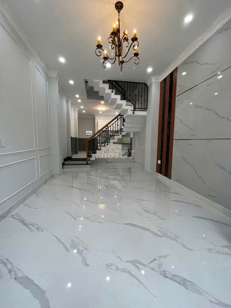 We need to rent a three-way Số 4 Số 4 downing residence.