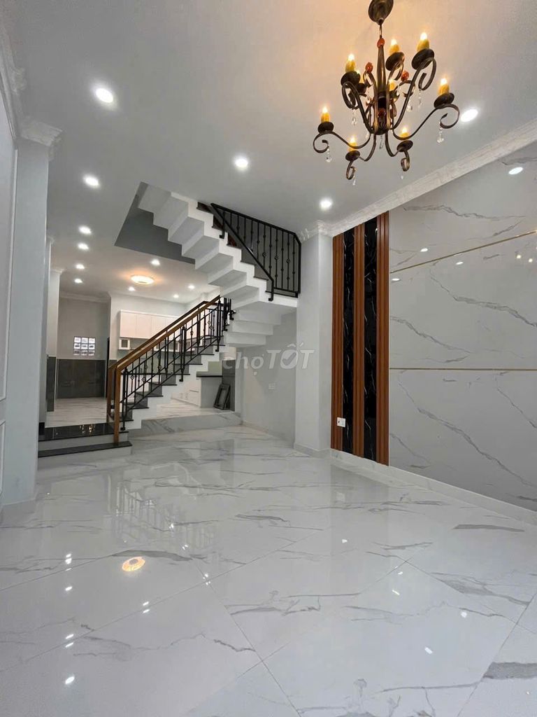 We need to rent a three-way Số 4 Số 4 downing residence.
