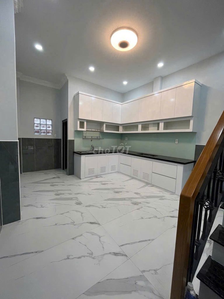 We need to rent a three-way Số 4 Số 4 downing residence.