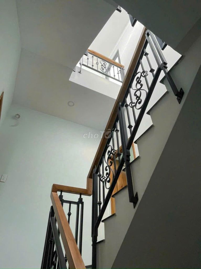 We need to rent a three-way Số 4 Số 4 downing residence.