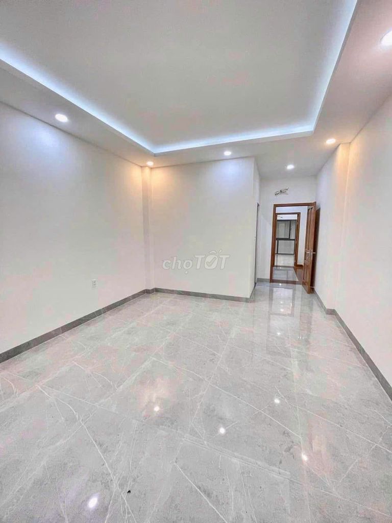 We need to rent a three-way Số 4 Số 4 downing residence.