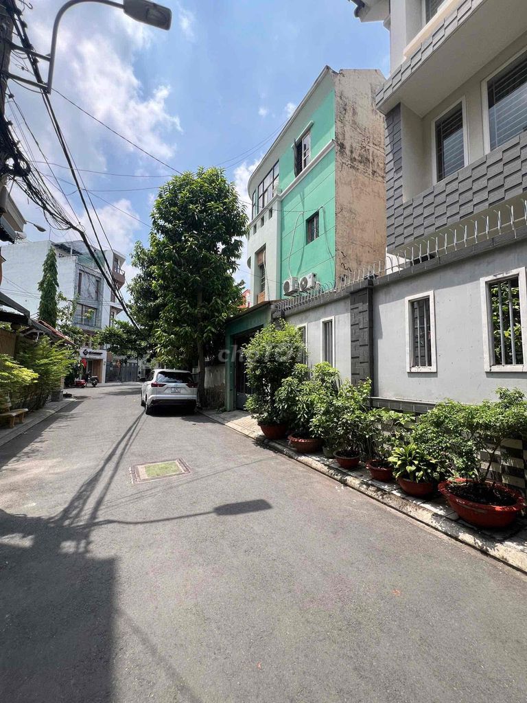 Rent a Nguyễn Gia Trí-7-7. 25 Bình Thạnh 3rd floor 28 million a month.