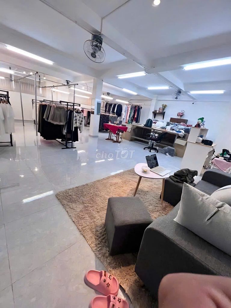 Need to rent a corner 2-1 250 Aq1000 26 Q.Bình Thạnh
