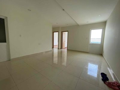 Rent three bedrooms. Two bathrooms, fresh clean at the beginning of October.